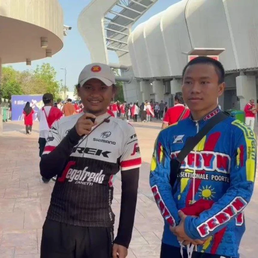 Dua WNI Ini Gowes Sepeda 8 Bulan Demi Nonton Timnas Indonesia di Piala Asia U-23