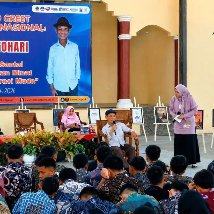 Hadir di Ultah SMAN 1 Sigaluh Banjarnegara, Ahmad Tohari: Menulis adalah Aktivitas Strategis Bangun Peradaban