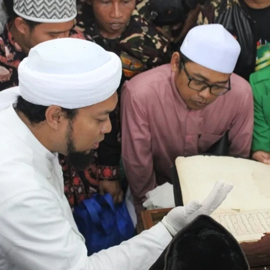 Penjelasan KH Azaim Ibrahimy soal Al-Qur’an Kuno di Bali yang Tak Cantumkan Surat Al-Ikhlas