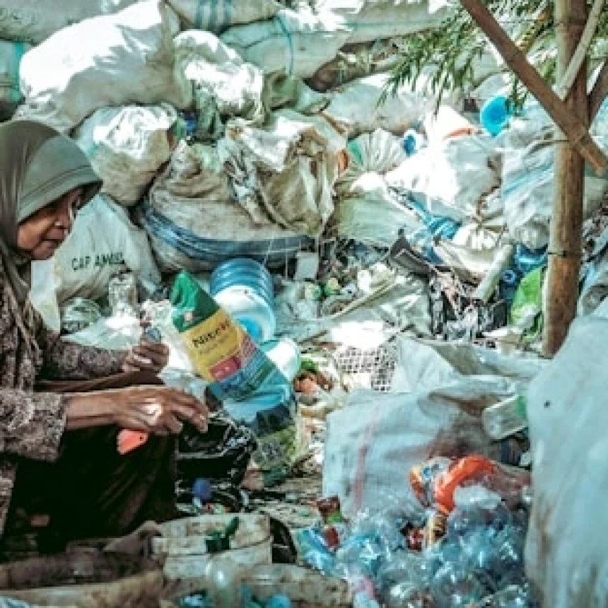 Khutbah Jumat: Menjaga Bumi dengan Mengurangi Plastik Sekali Pakai