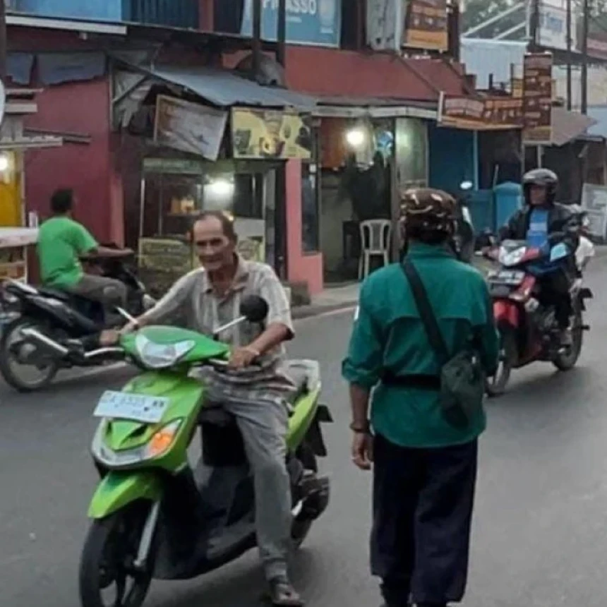 Banser Banjar Kalsel Bagikan Masker dan Bantu Padamkan Karhutla di Sungai Tabuk