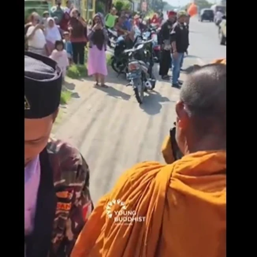 Ketika Banser Kawal 32 Biksu yang Jalan Kaki dari Thailand Menuju Candi Borobudur