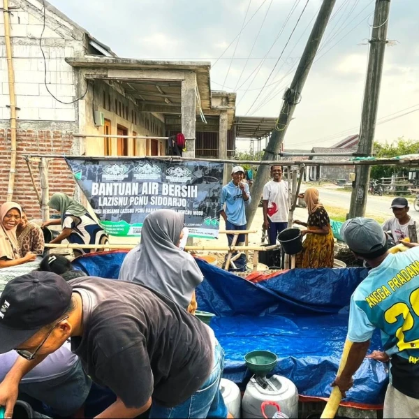 LAZISNU Sidoarjo Salurkan 22 Ribu Liter Air Bersih di Lamongan