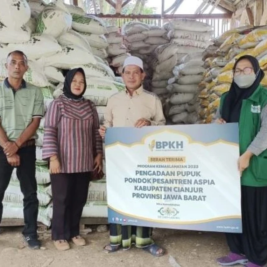 NU Care-LAZISNU Salurkan Bantuan Pembangunan Ruang Pesantren di Bogor dan Modal Pupuk di Cianjur