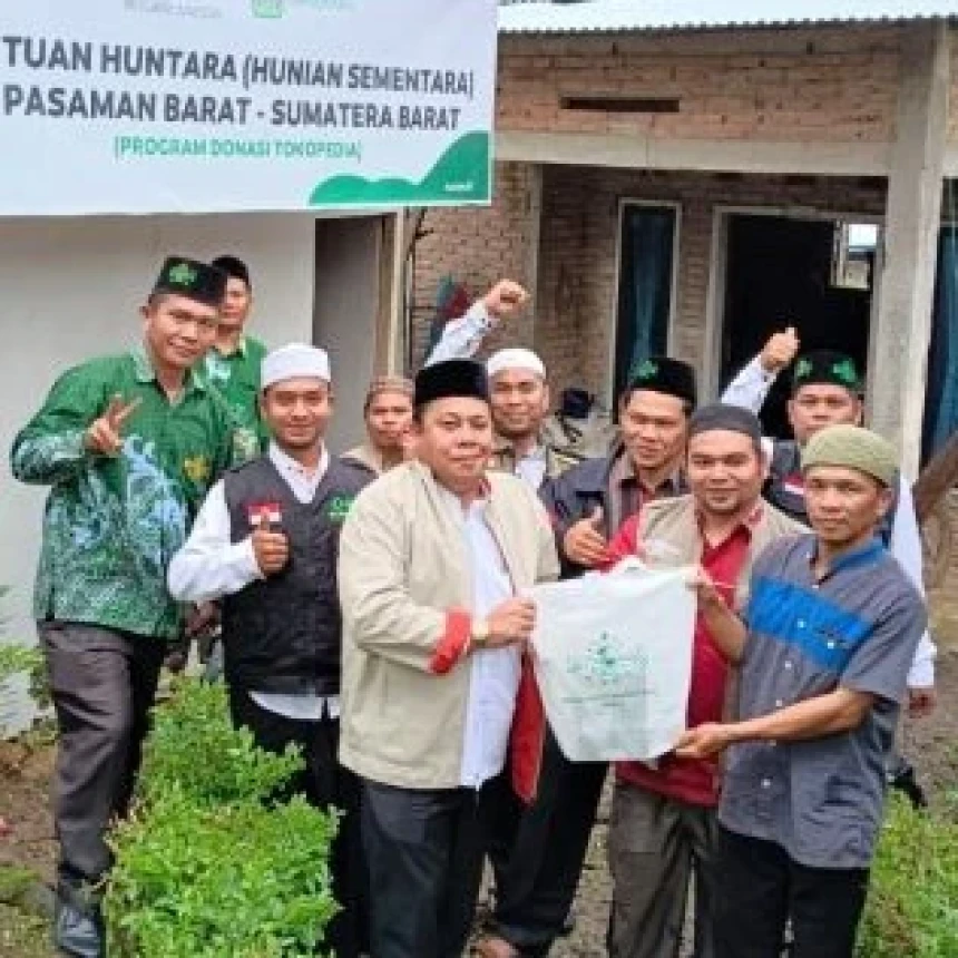 LAZISNU PBNU Salurkan Bantuan Huntara untuk Warga Pasaman dan Pasaman Barat