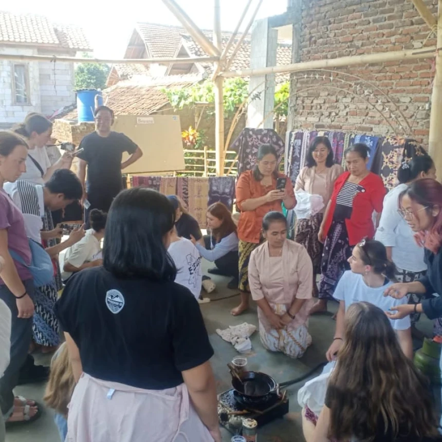 Batik Garut Masyarakat Sunda Wiwitan, Simbol Budaya dan Jembatan Dialog Antaragama