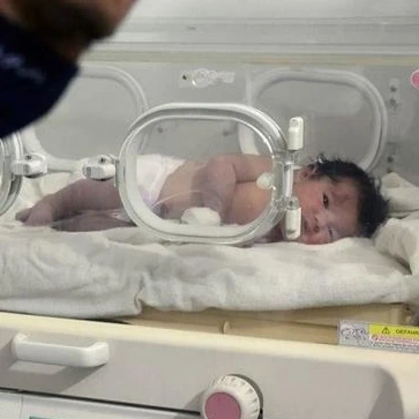 Bayi Baru Lahir Ditemukan Selamat dari Reruntuhan Akibat Gempa Suriah-Turki