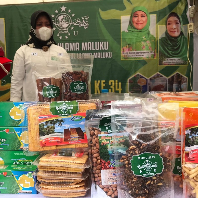 Muslimat NU Maluku Pamerkan Embal Makanan dari Singkong Beracun di Bazar Muktamar