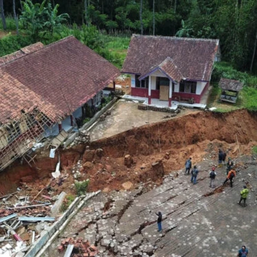 Mitigasi Longsor Tak Cukup dengan Peringatan Dini, Penataan Ruang Jadi Kunci