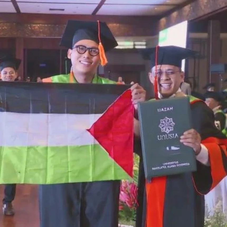 Mahasiswa Unusia Kibarkan Bendera Palestina saat Wisuda