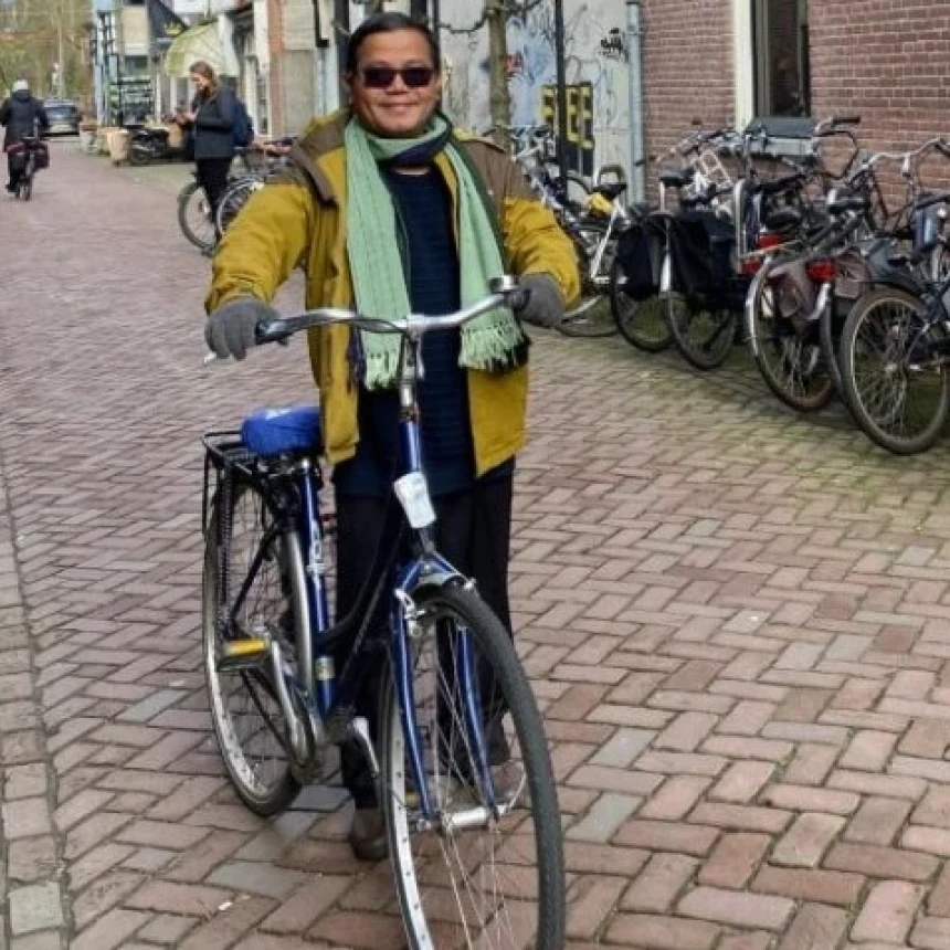 Bersepeda Menikmati Kota Waginengin Belanda