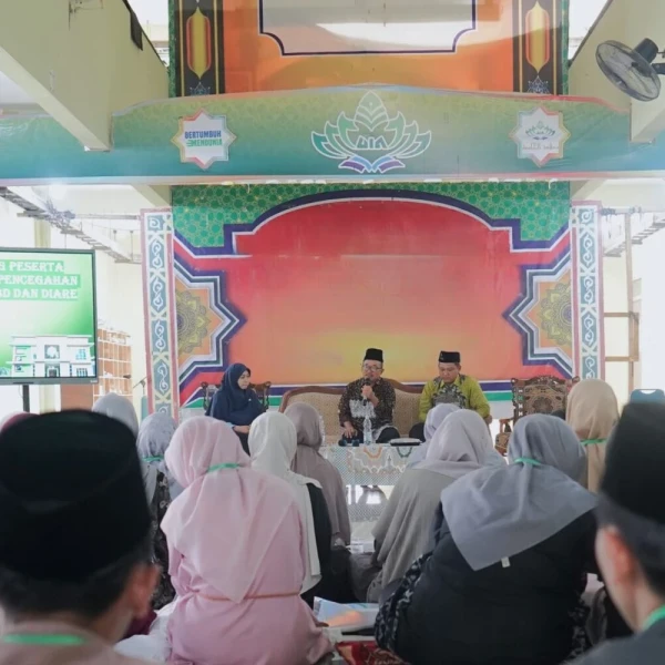 Dokter Klinik Pratama UIN RIL Beri Penyuluhan Pencegahan Sejumlah Penyakit ke Mahasantri Ma’had Al Jamiah