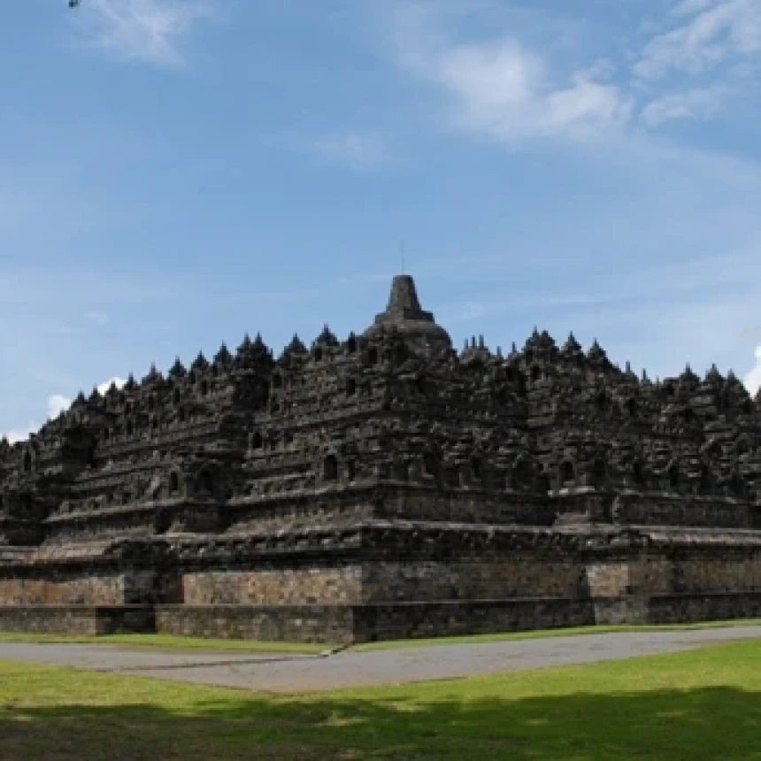 Pemerintah Batal Naikkan Tarif Tiket Masuk Candi Borobudur