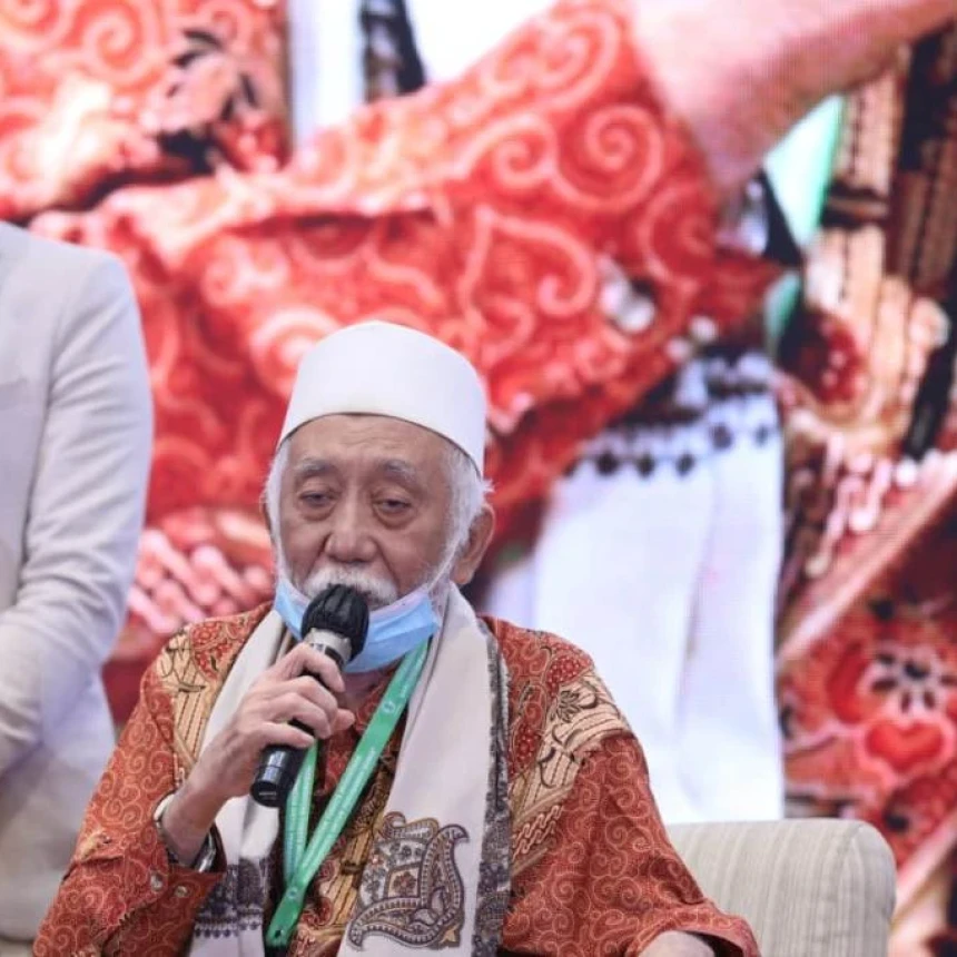Abuya Muhtadi Baca Doa Penutup pada Pekan Memorial Syekh Nawawi Banten 
