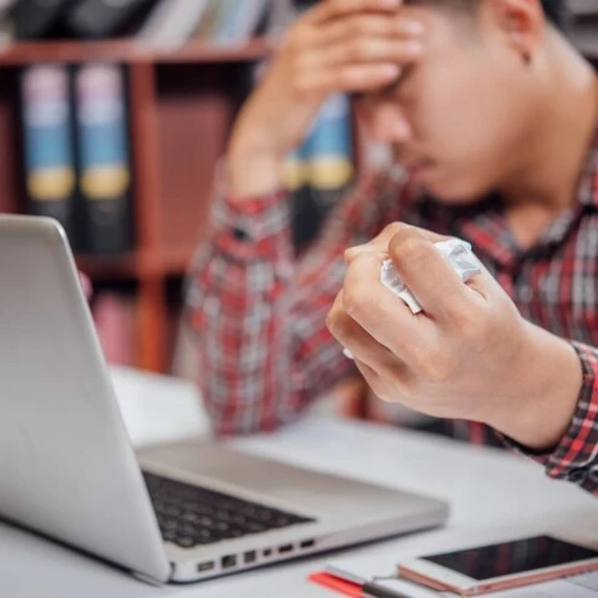 Waspada Dampak Pinjaman Online dan Utang Berlebihan bagi Kesehatan Tubuh dan Mental