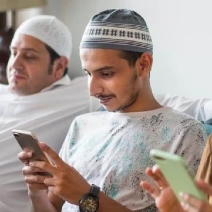 Kultum Ramadhan: Akhlak dalam Bermedia Sosial