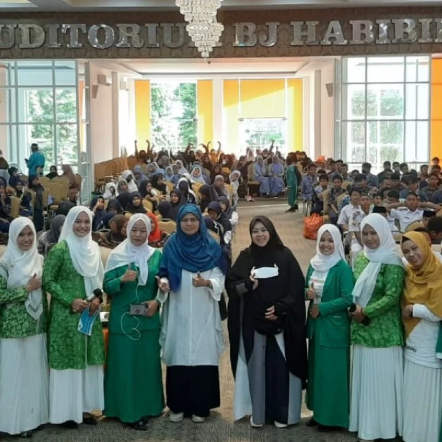 Seminar Edukasi Remaja Fatayat NU Parepare Sulsel Dihadiri 300 Peserta