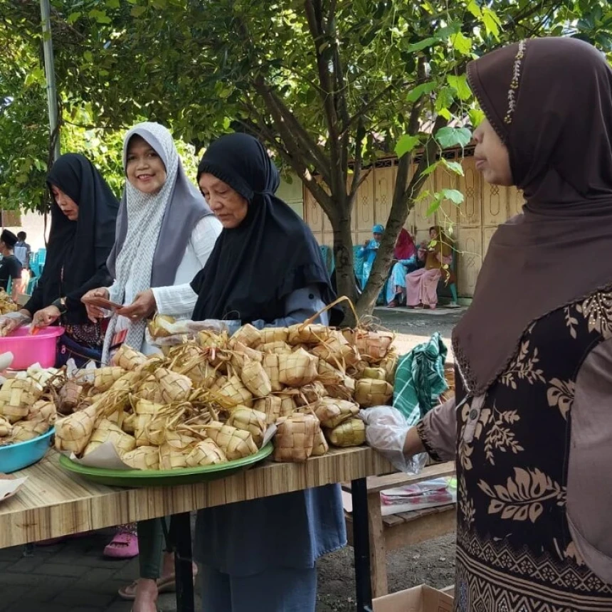 Festival Ketupat Lebaran Idul Fitri, Warga Kediri dan Pengguna Jalan Dapat Nikmati Makan Gratis
