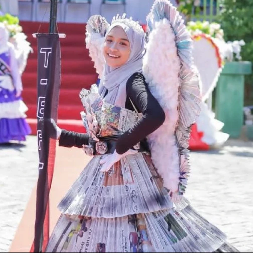 Tampil Memukau dengan Busana Daur Ulang Sampah di Lomba Fesyen HUT Kemerdekaan RI