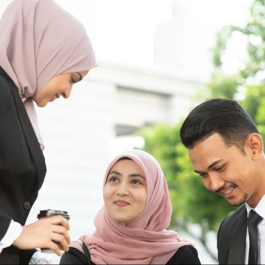 Khutbah Jumat: Menjaga Kehormatan di Tengah Bebasnya Pergaulan