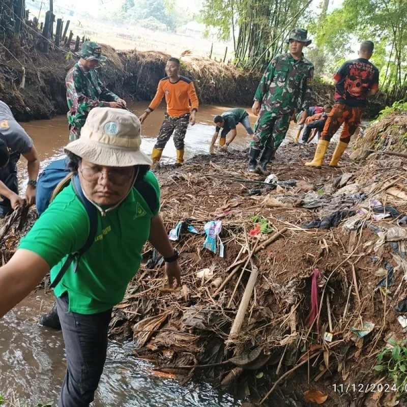 Kolaborasi Bersih-Bersih Sungai, GP Ansor Cimanggung Dorong Aksi Nyata Jaga Lingkungan