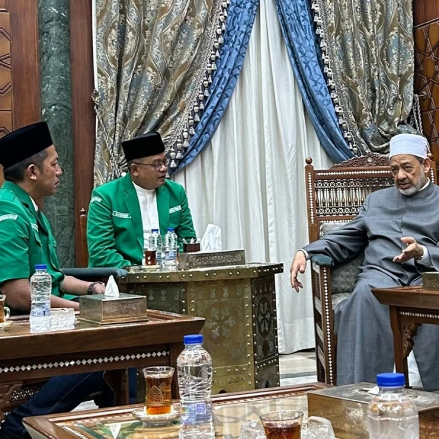 Bertemu Grand Syekh Al-Azhar, GP Ansor Dihadiahi Pusat Studi Abu Hasan Al-Asy'ari Cabang Indonesia