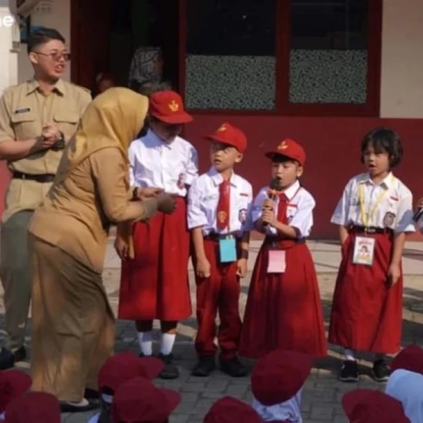 Guru Honorer Akan Dihapus 2027, DPR Minta Pemerintah Siapkan Solusi Jelas