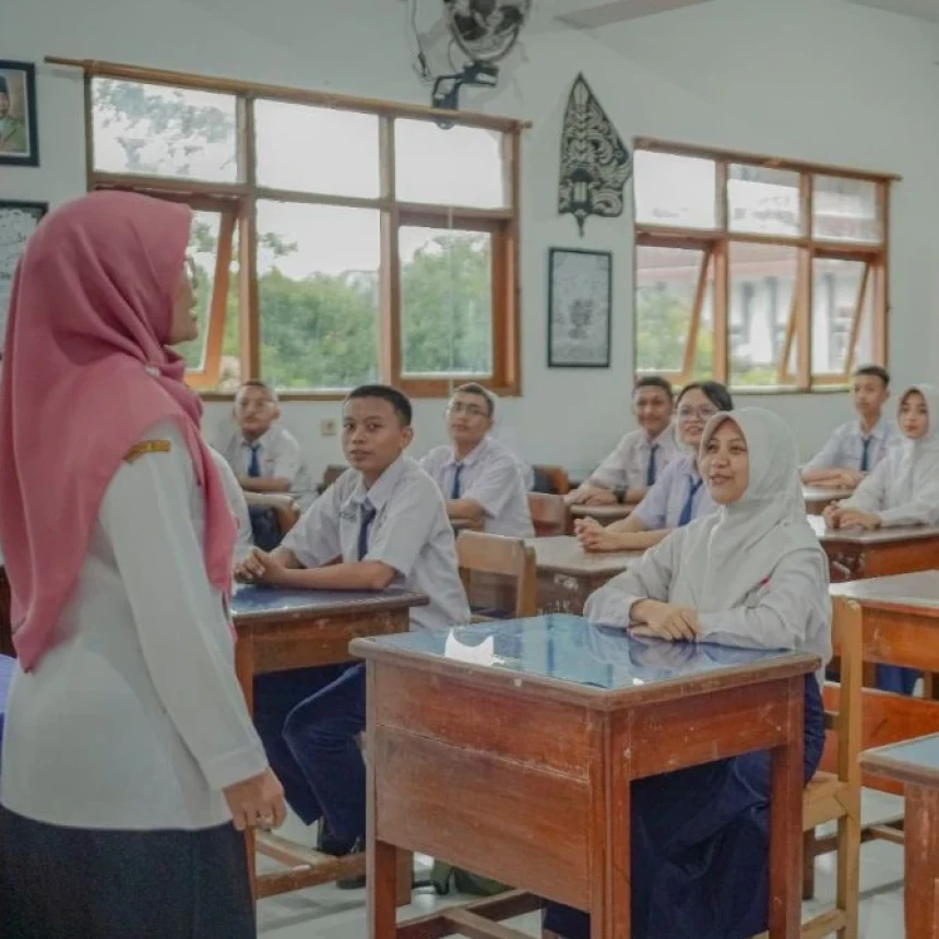 P2G Desak Pemerintah Tidak Pecat 200 Ribu Guru Honorer dan Angkat Jadi PPPK Penuh Waktu