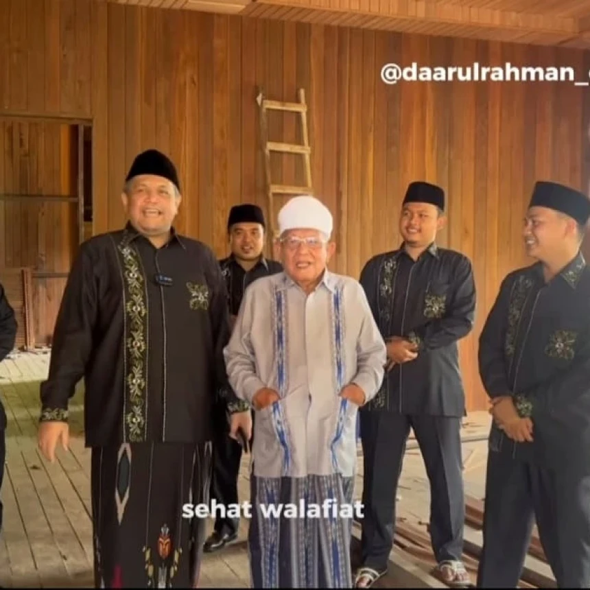 Dikabarkan Wafat, Gus Faiz: Alhamdulillah KH Syukron Makmun Sehat wal Afiat