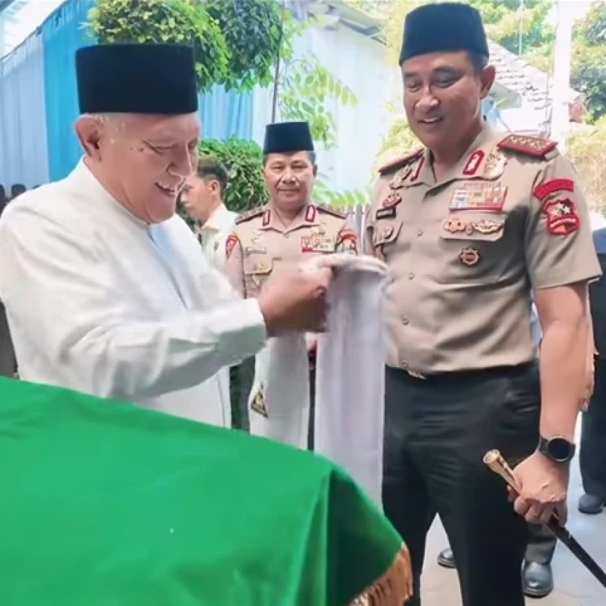 Kapolri Suyudi Sowan ke Tebuireng, Gus Kikin Harap Hubungan Ulama dan Polri Makin Erat