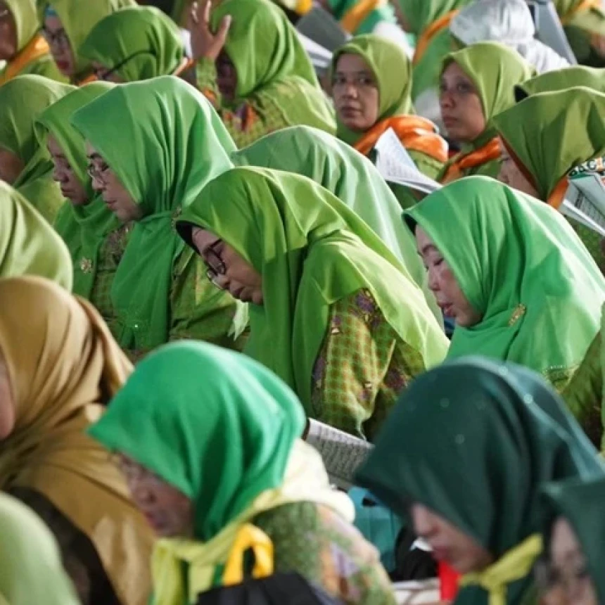 Puncak Harlah Ke-78, Lautan Ibu-Ibu Muslimat NU Hijaukan GBK