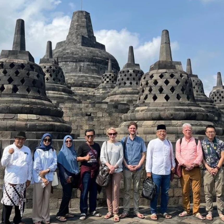 Akademisi Internasional Kunjungi Candi Prambanan dan Borobudur pada Rangkaian Konferensi Humanitarian Islam