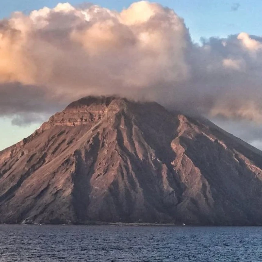 Tafsir Surat Al-Qariah Ayat 5: Dahsyatnya Gunung dan Pelajaran Bagi Umat Manusia