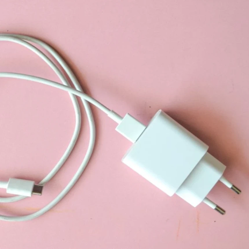 Hukum Memakai Charger Milik Orang Lain tanpa Izin