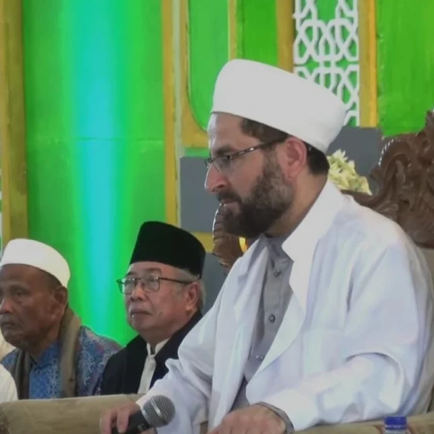 Syekh Muhammad Darwis Ijazahkan Shalawat untuk Kelancaran Segala Urusan