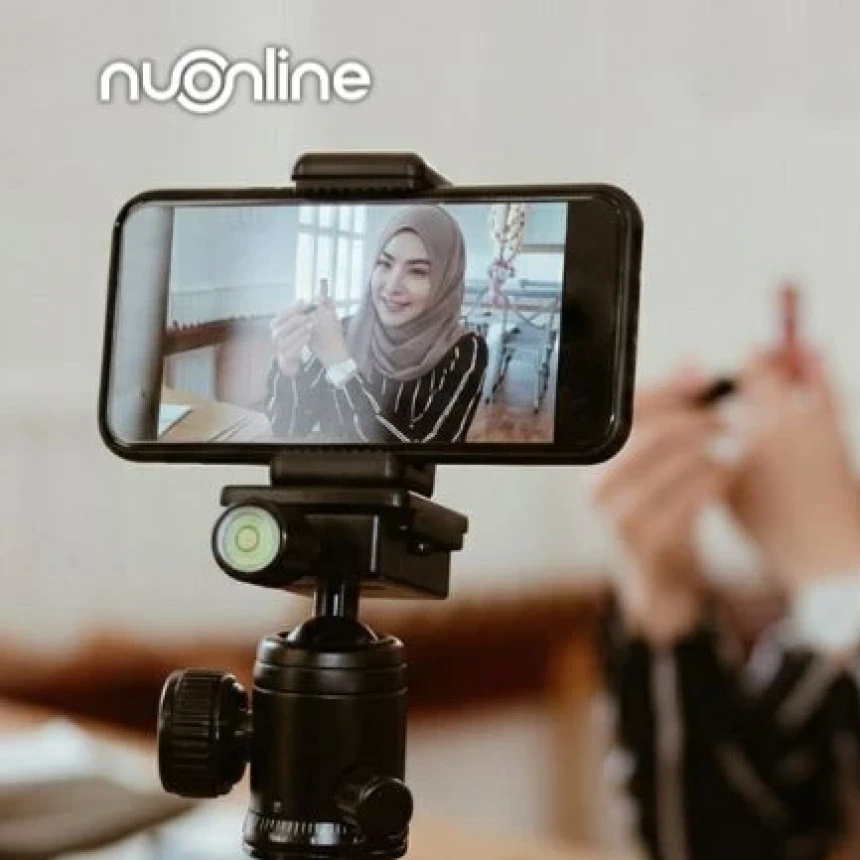 Tiga Etika Qur’ani Menyampaikan Ilmu di Media Sosial bagi Para Ustadzah