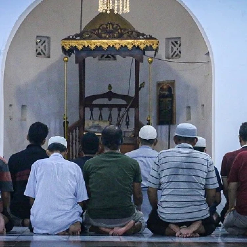 Hukum Jamak Ta'khir Beda Niat dengan Imam