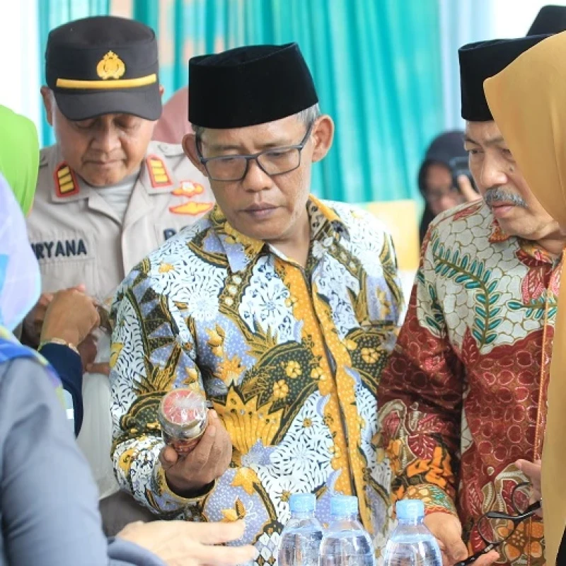 Berdayakan Pedagang dan UMKM Lokal, PCNU Cirebon Gelar Pasar Sembako Murah