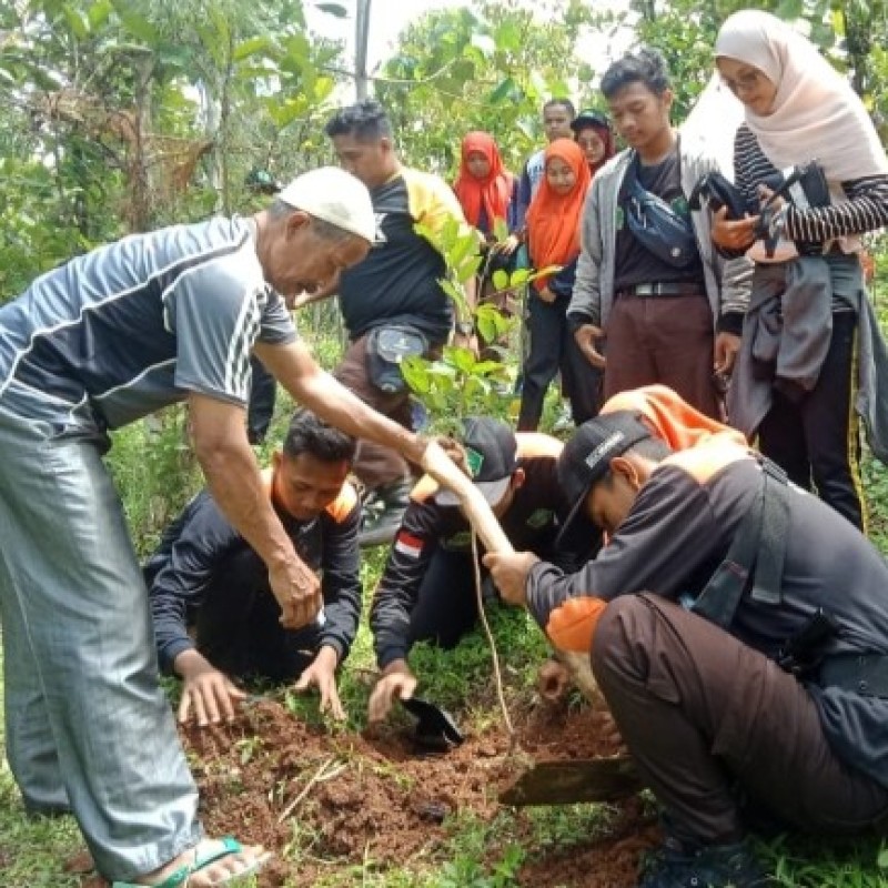 CBP-KPP Mojowarno Peringati Harlah dengan Jelajah Alam dan Tanam Bibit Pohon