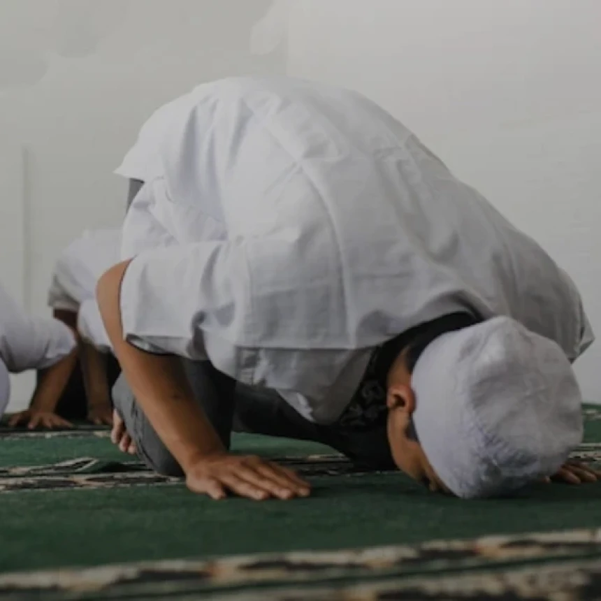 Shalat Kafarat di Jumat Akhir Ramadhan, Ini Penjelasan Hukumnya