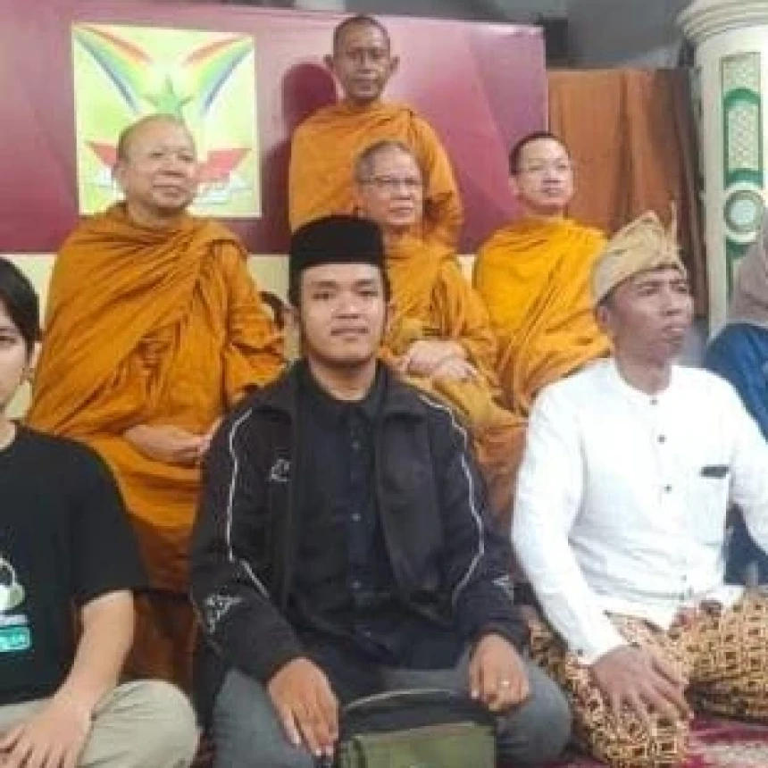 Biksu Thudong Menginap di Kanzus Sholawat, Habib Luthfi Bakal Susul ke Candi Borobudur