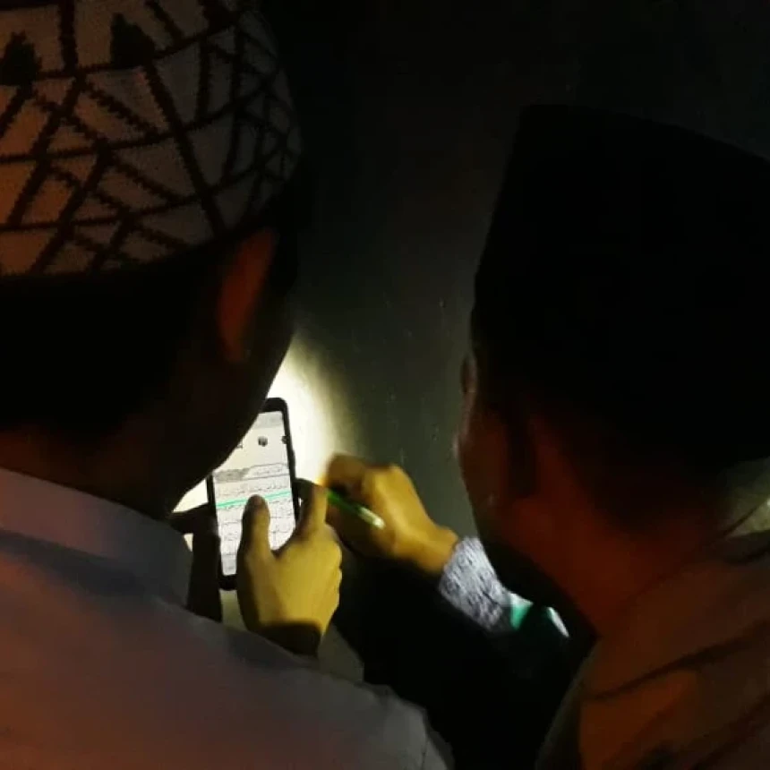 Melihat Tradisi Menulis Ayat Qur'an di Pintu saat Berangkat Haji