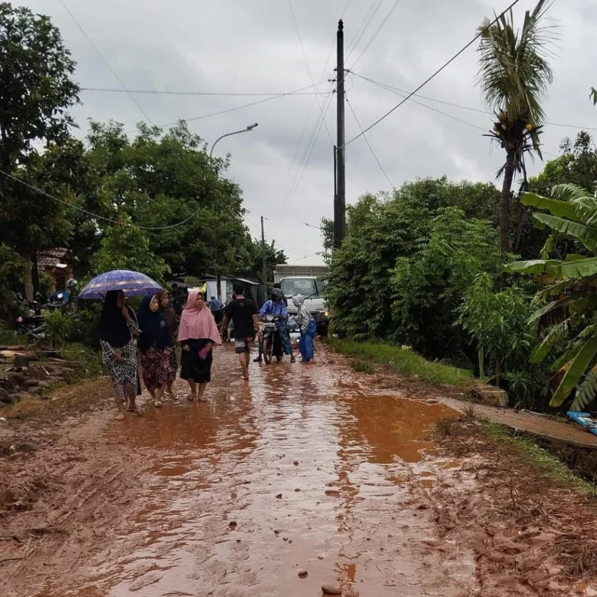 Banjir Bandang Terjang Pekalongan, Puluhan Rumah Rusak Akibat Embung Buatan Pabrik Jebol