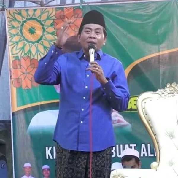 KH Anwar Zahid Ungkap Keuntungan Kirim Doa kepada Ahli Kubur