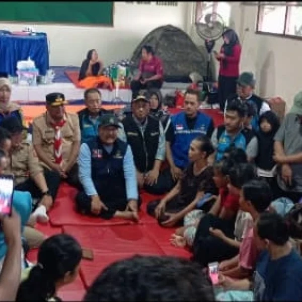 Mensos Gus Ipul Kunjungi Warga Terdampak Banjir dan Tinjau Posko Pengungsian di Jombang