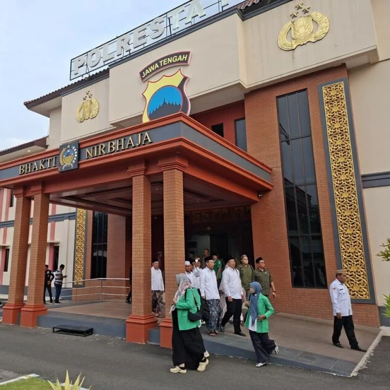 Oknum Pengasuh Tersangka Kekerasan Seksual di Pesantren Pati Mangkir dari Panggilan Polisi