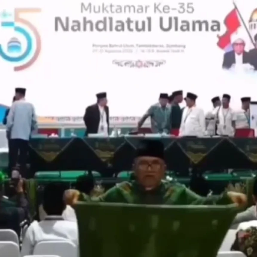 Bikin Salah Fokus, Peserta Muktamar Tak Sengaja Tutorial Pakai Sarung Saat Proses Perhitungan Suara