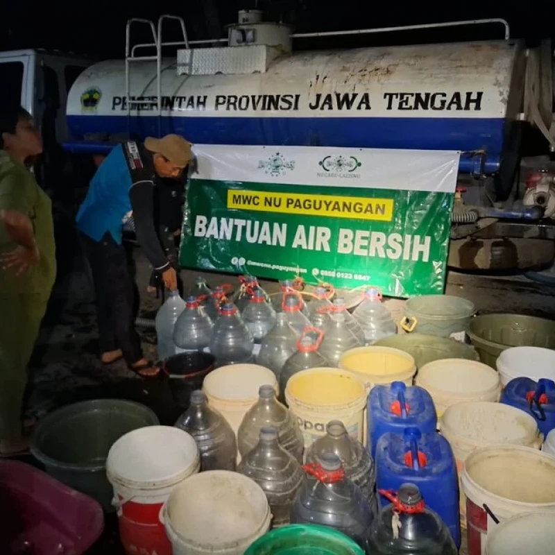 NU Peduli bersama BPBD Salurkan Air Bersih di Brebes