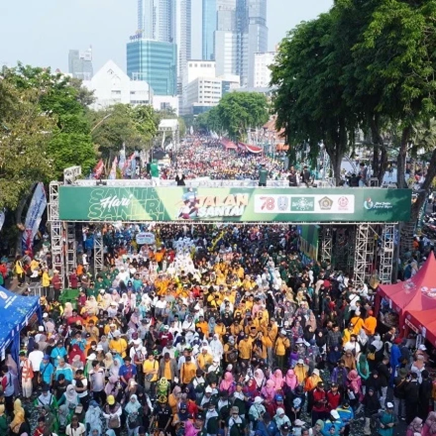 Kemeriahan Jalan Sehat Hari Santri 2023, Warga Padati Jalanan Surabaya