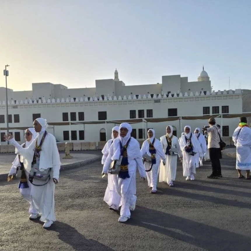 PPIH Arab Saudi Dampingi Lansia Sejak di Bandara Jeddah